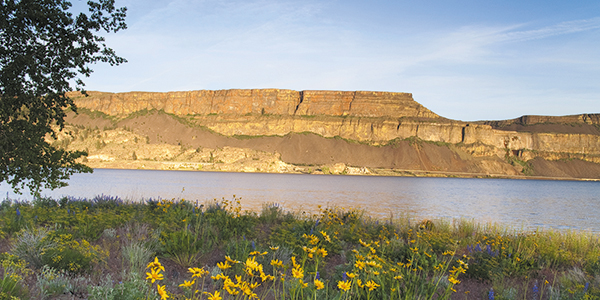 ... marvels and great small towns highlight this Cascades region ... marvels and great small towns highlight this Cascades region